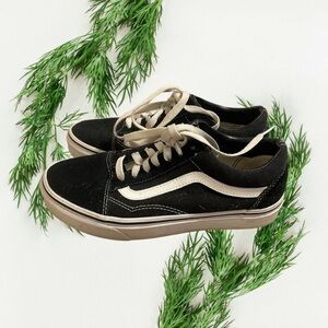VANS Black & White suede size 6.5 used good condition no yellowing.  Super cute!
